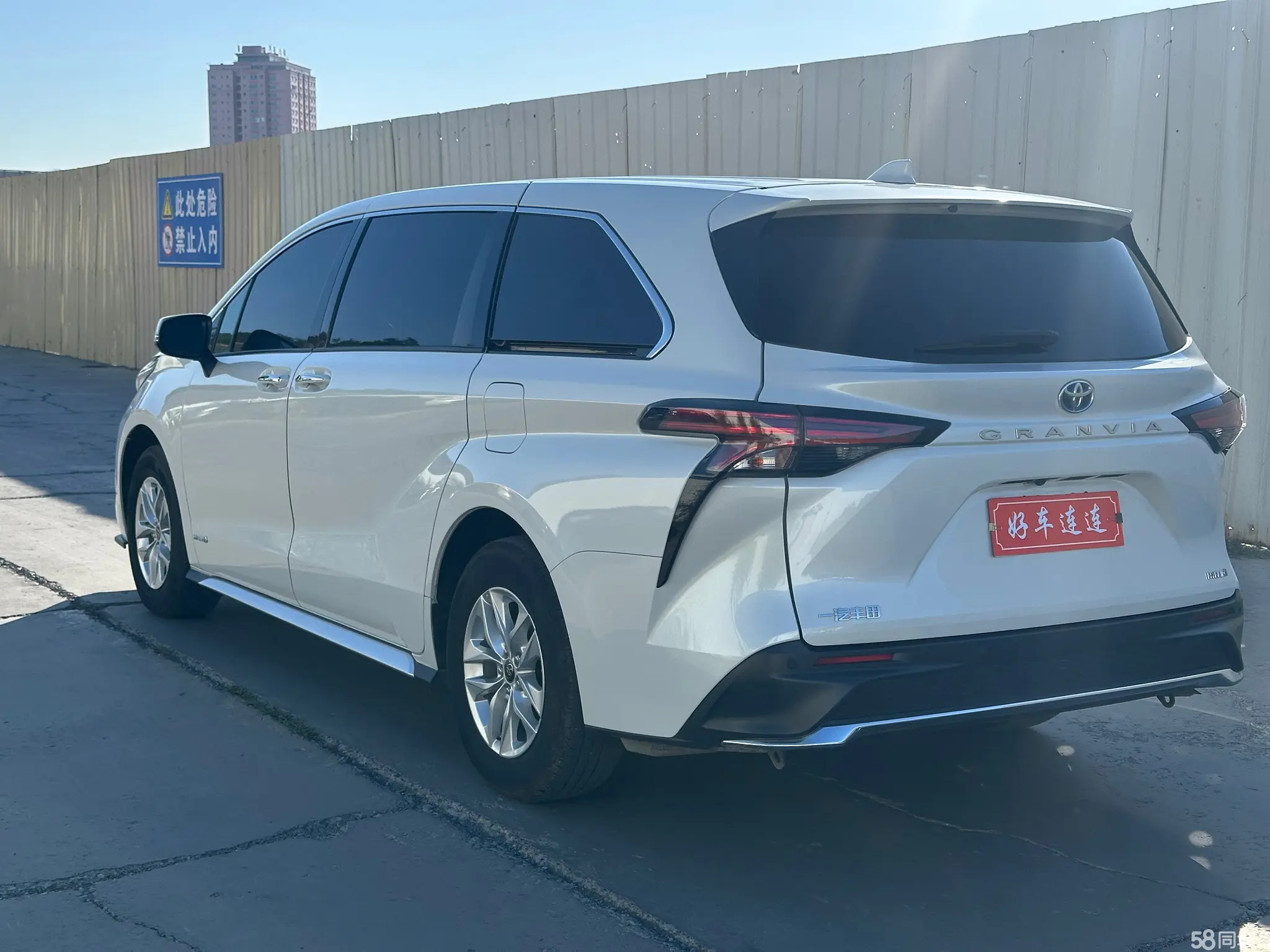 Toyota Granvia 2024 immagine di auto #10