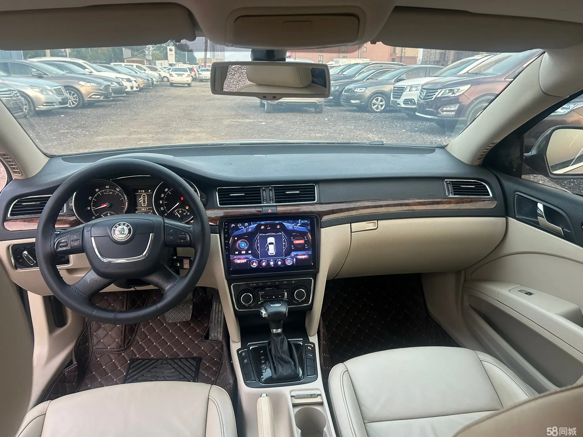 Skoda Superb 2013 car image #10