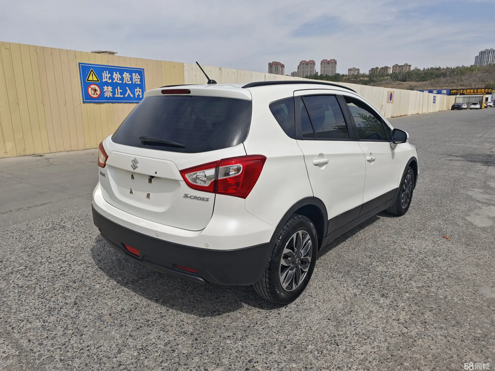 Suzuki SX4 S-CROSS 2018 imagen de coche #10