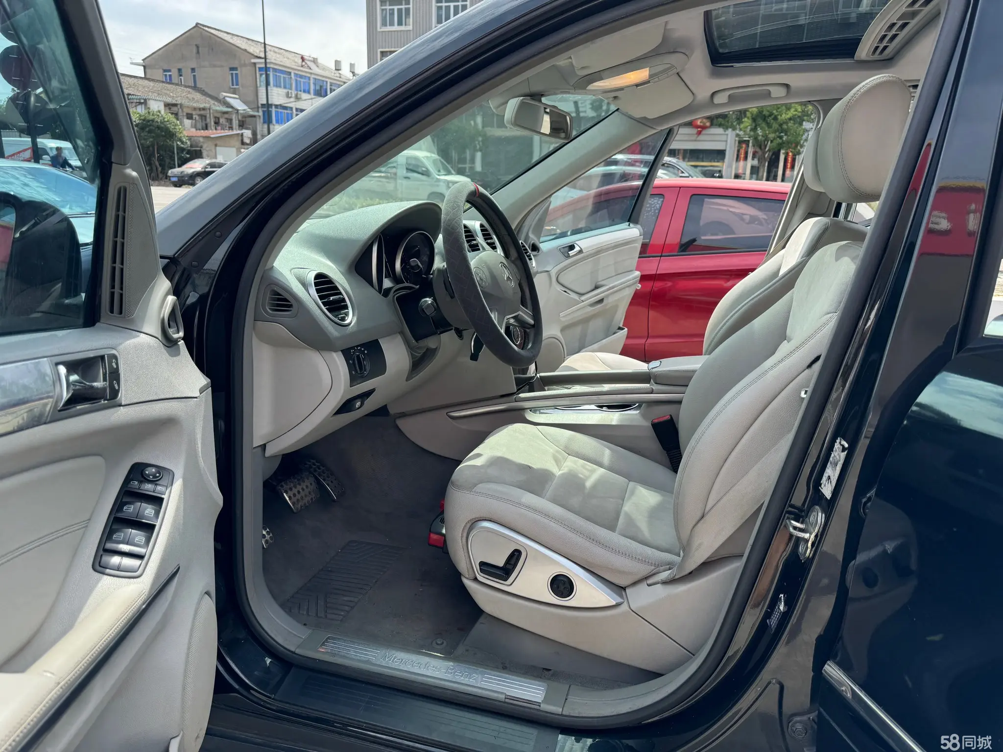 Mercedes-Benz M Class 2011 car image #10