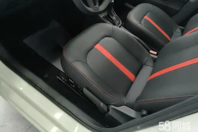 Skoda Rapid Spaceback 2018 car image #10