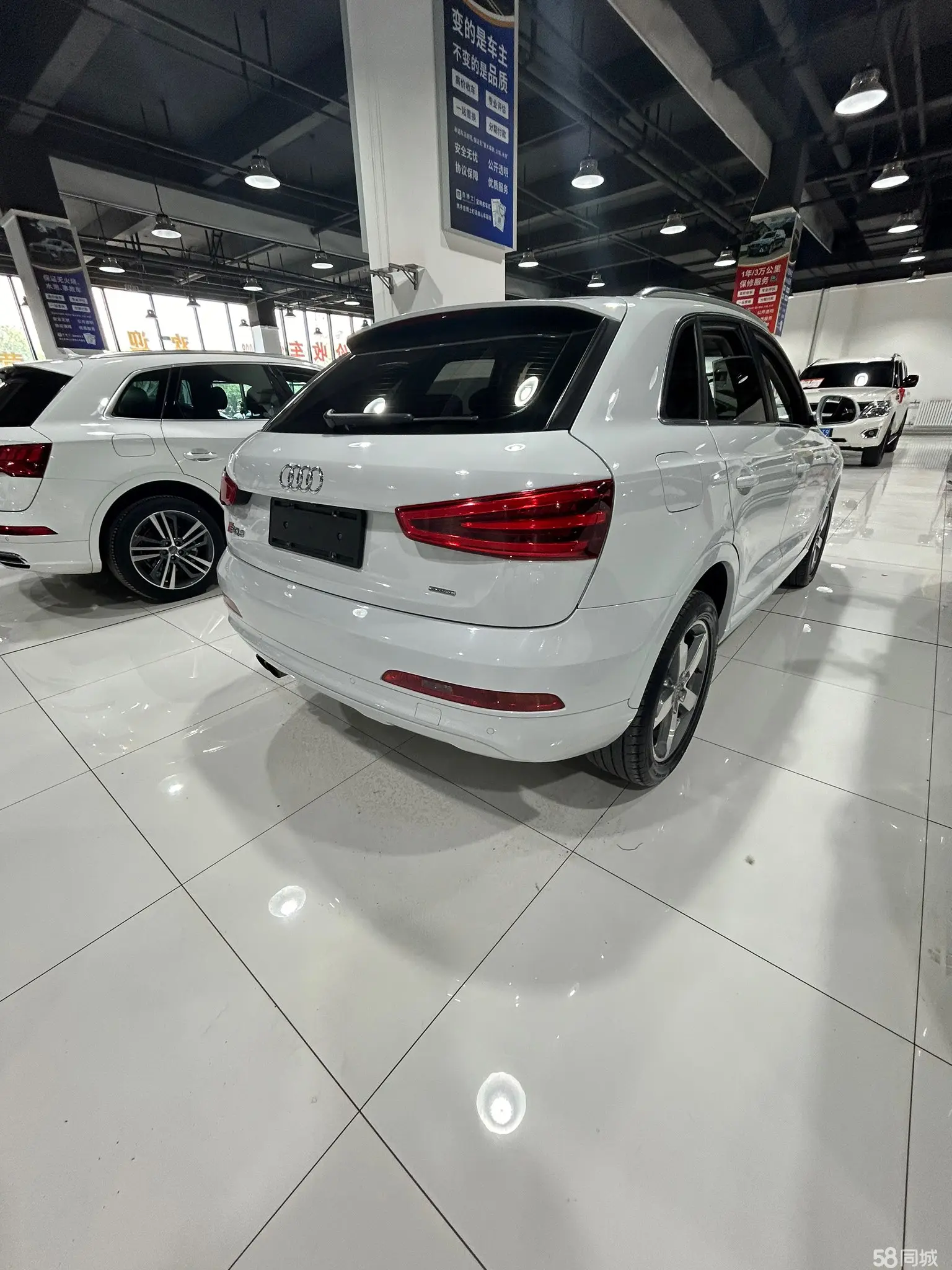 Audi Q3 2016 car image #10