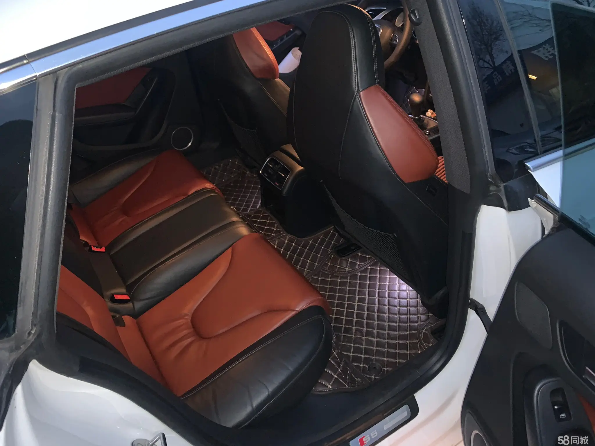 Audi S5 2011 car image #10