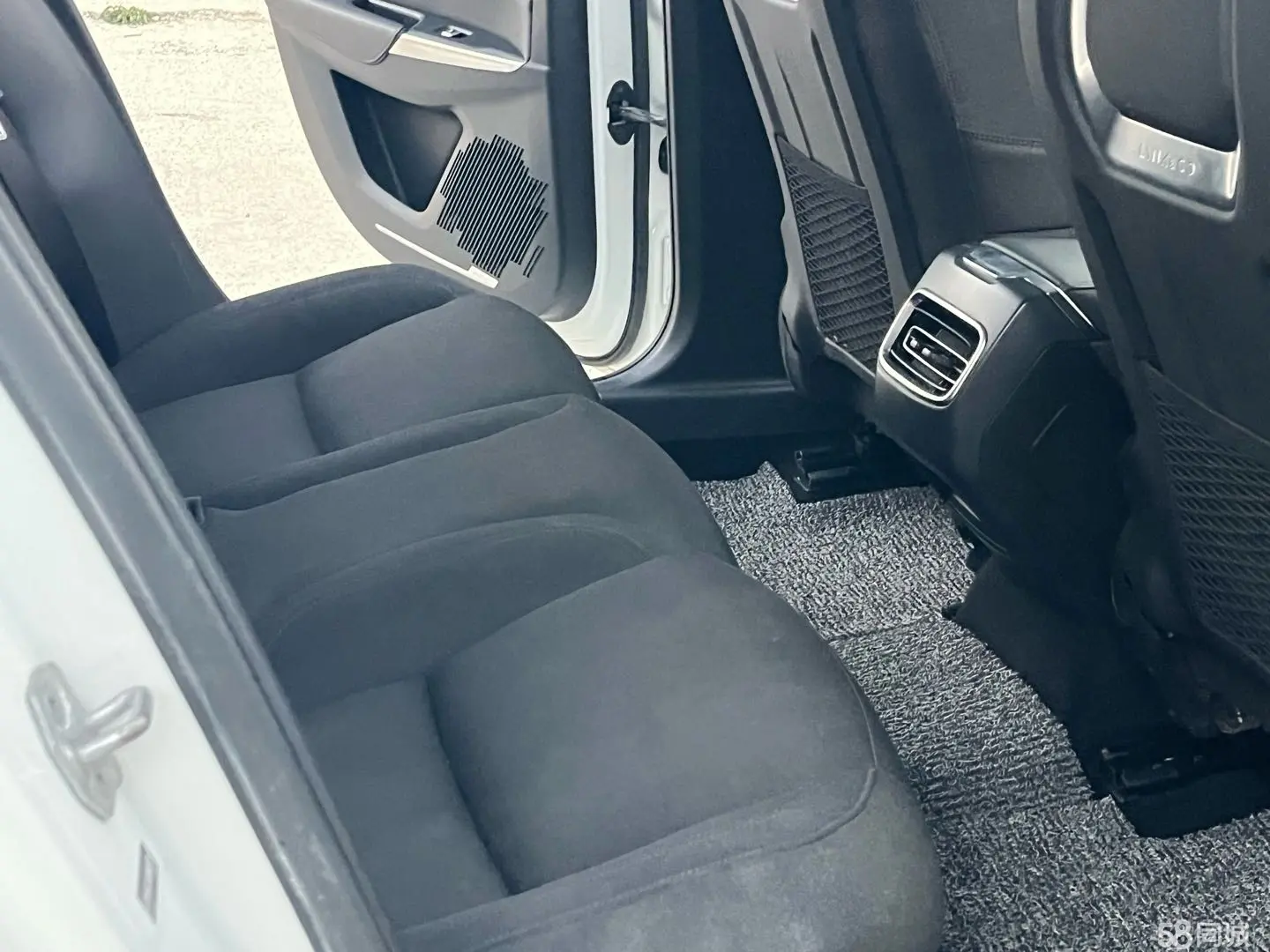 Lynk & Co 03 2018 car image #10