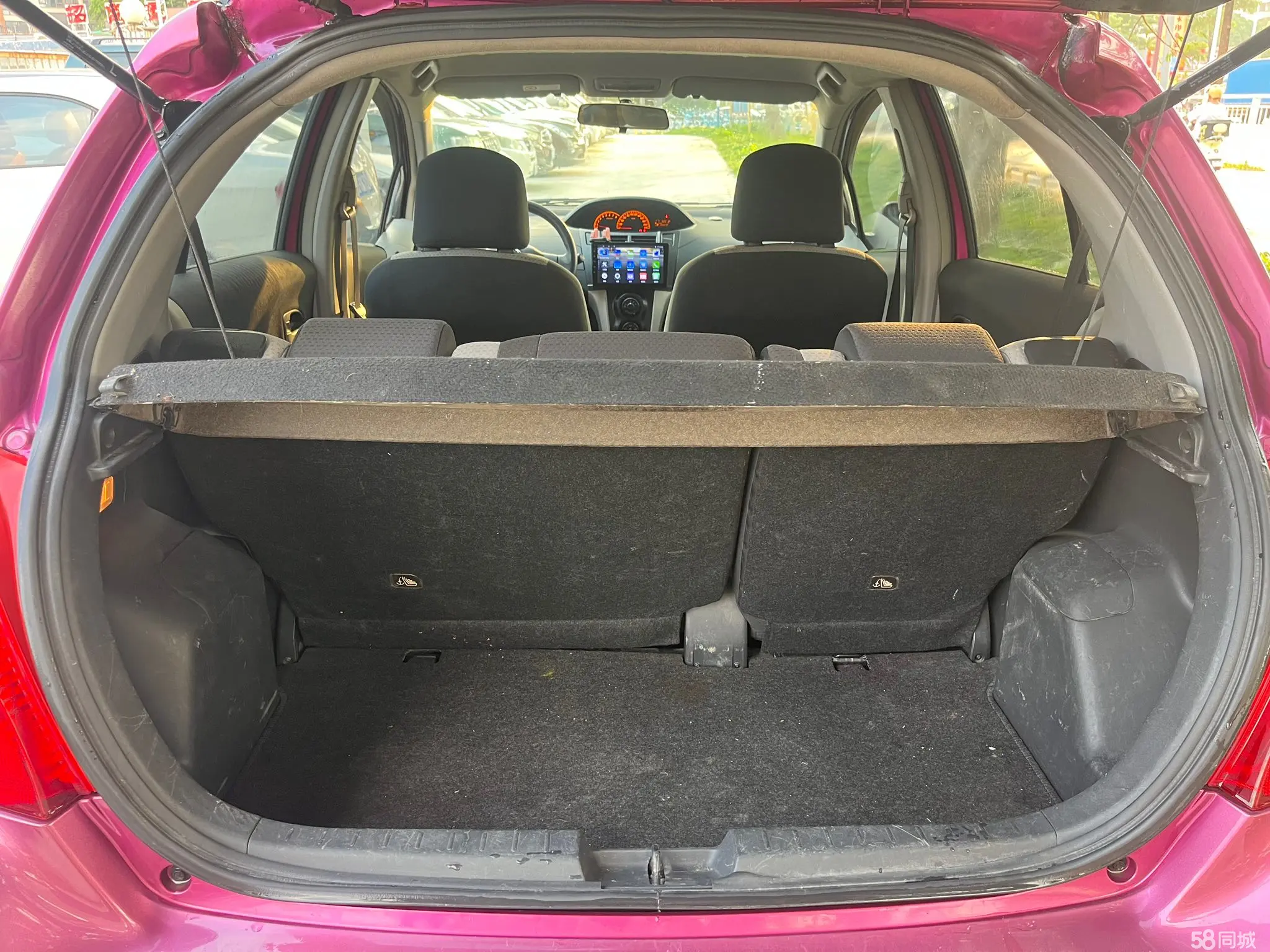 Toyota Yaris 2010 car image #10