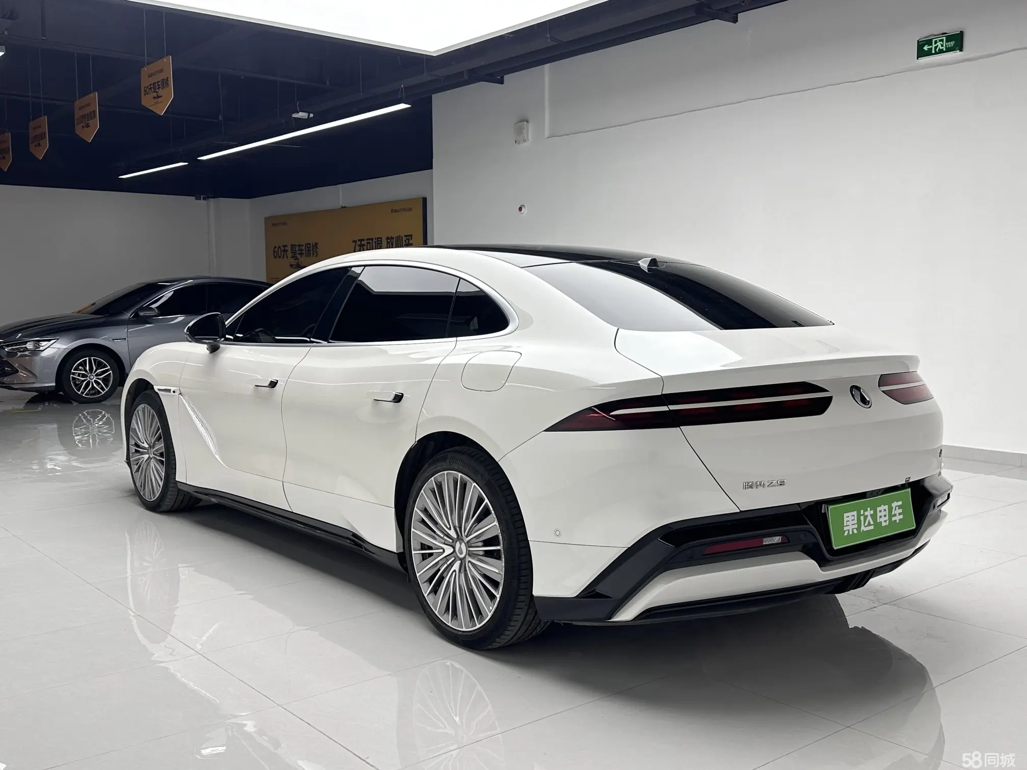 Denza Z9 2024 car image #10