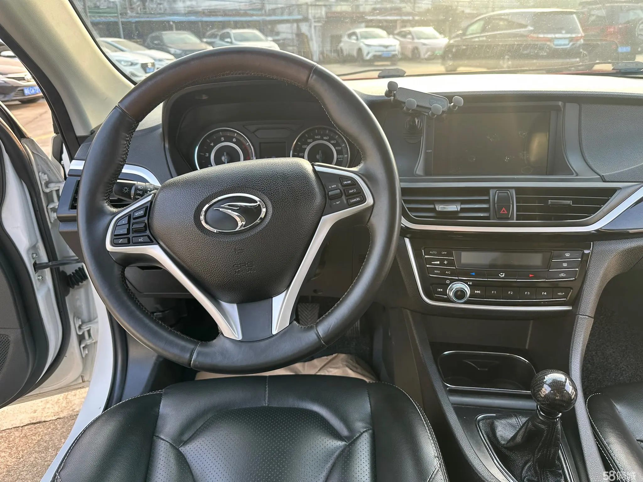 Soueast V5 Lingzhi 2017 #10 Soueast V5 Lingzhi 2017 car image #10