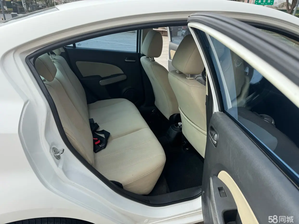 Mazda 2 2010 image de voiture #10