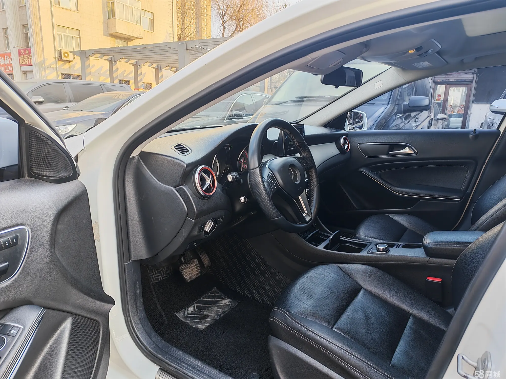 Mercedes-Benz GLA Class 2015 car image #10