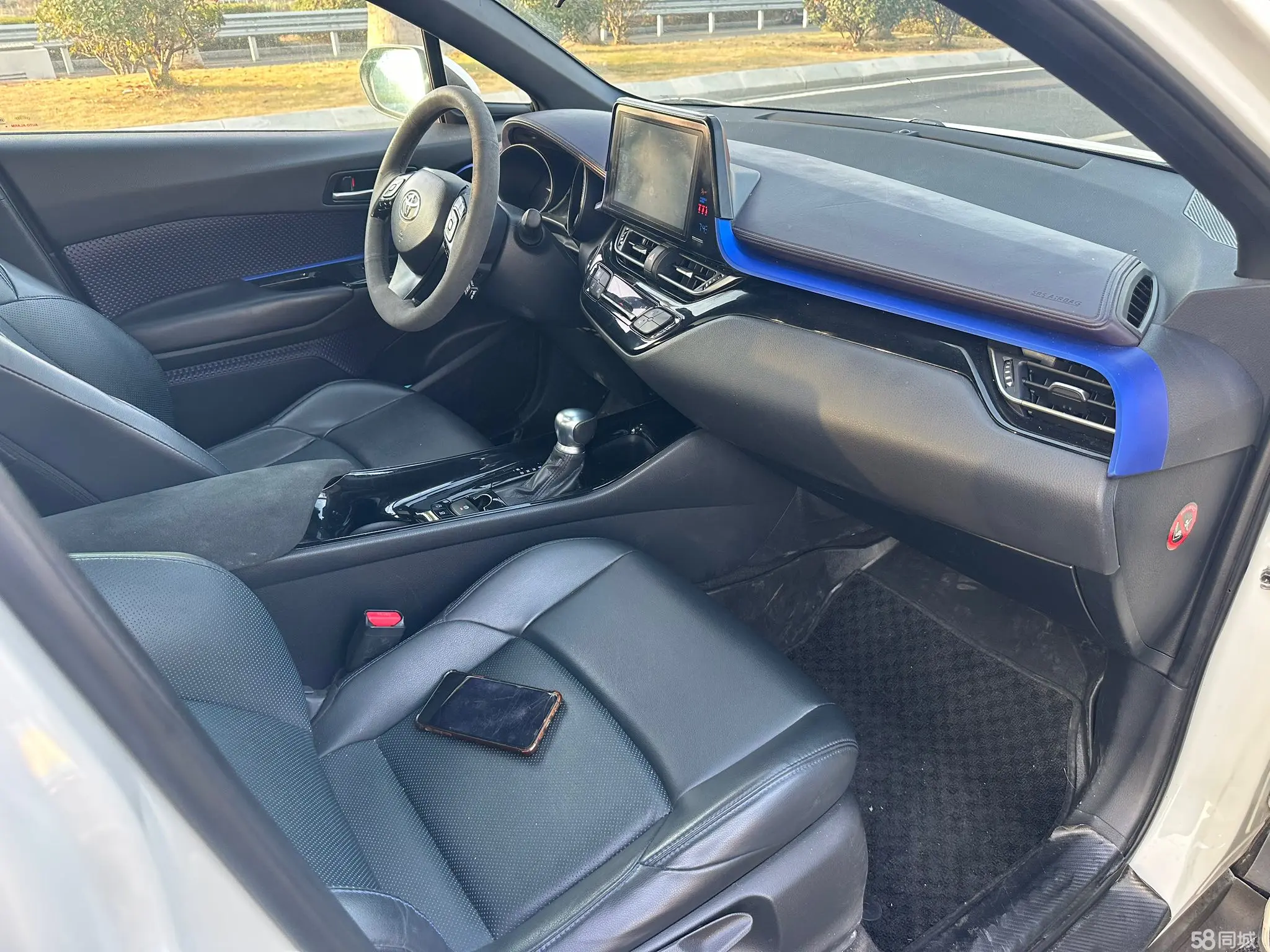 Toyota C-HR 2020 car image #10