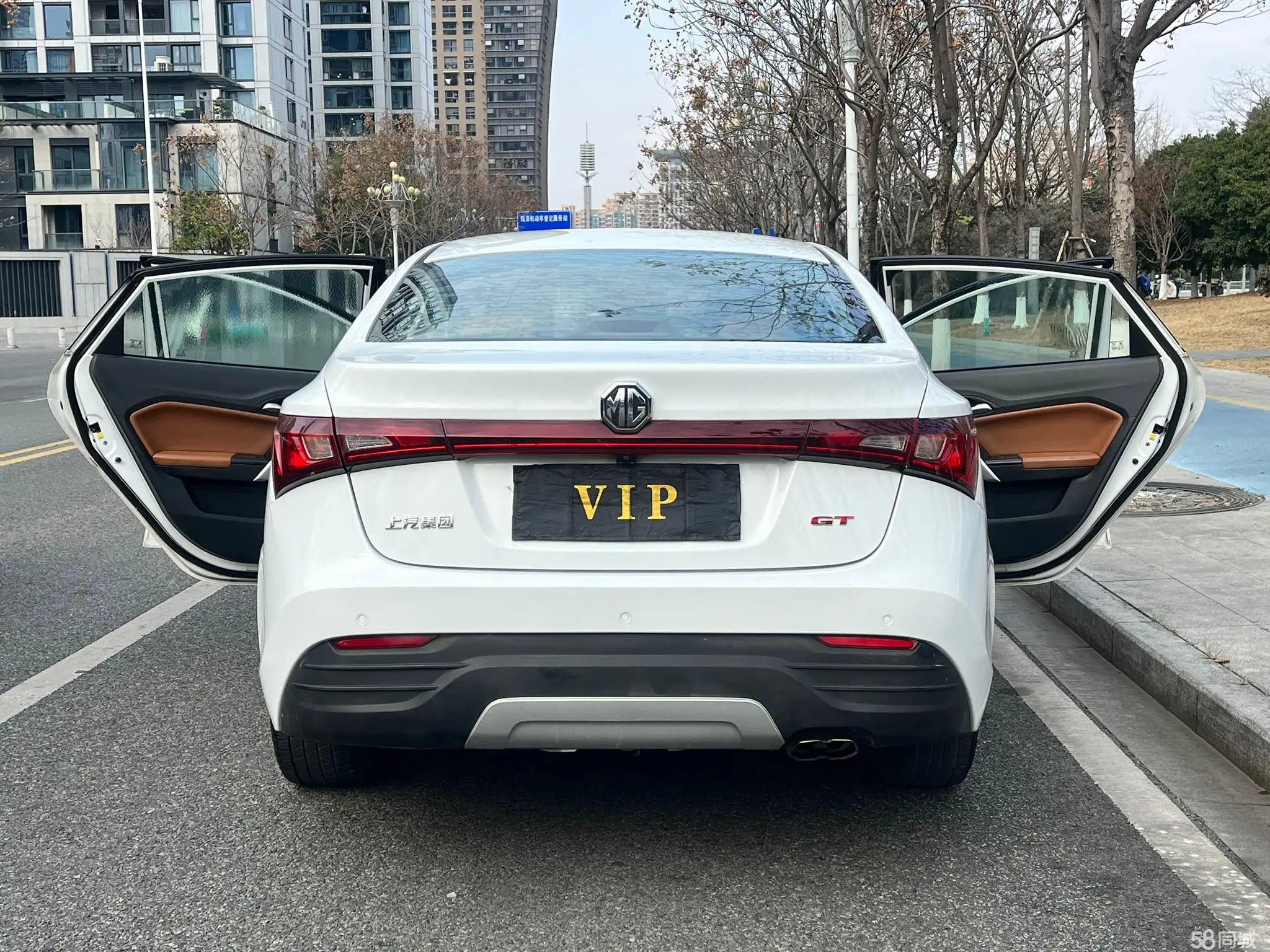 MG GT 2017 car image #10