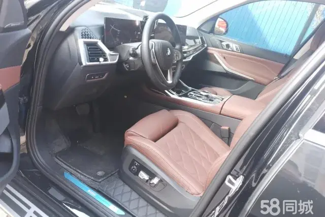 BMW X7 2024 car image #10