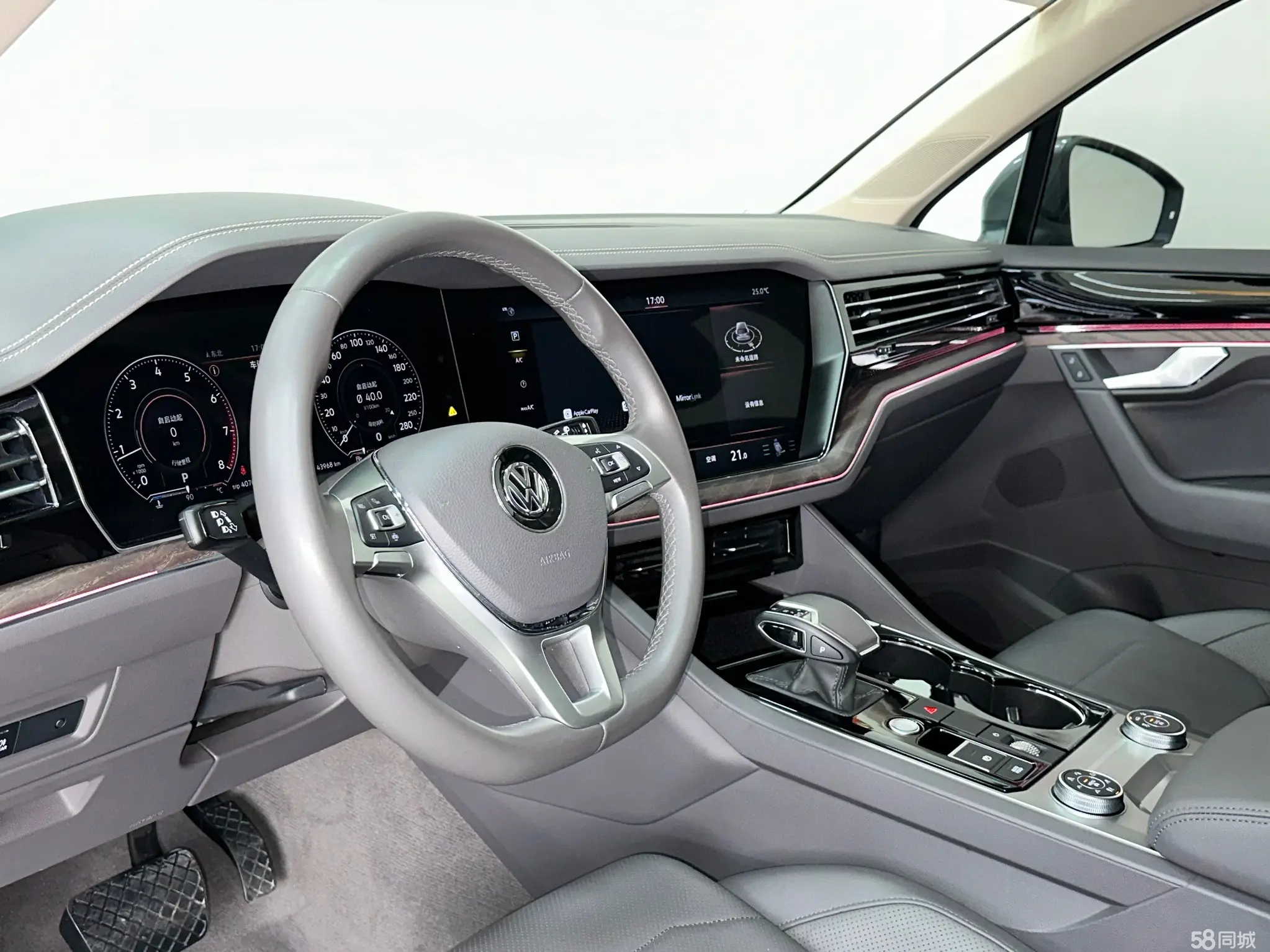 Volkswagen Touareg 2020 car image #10