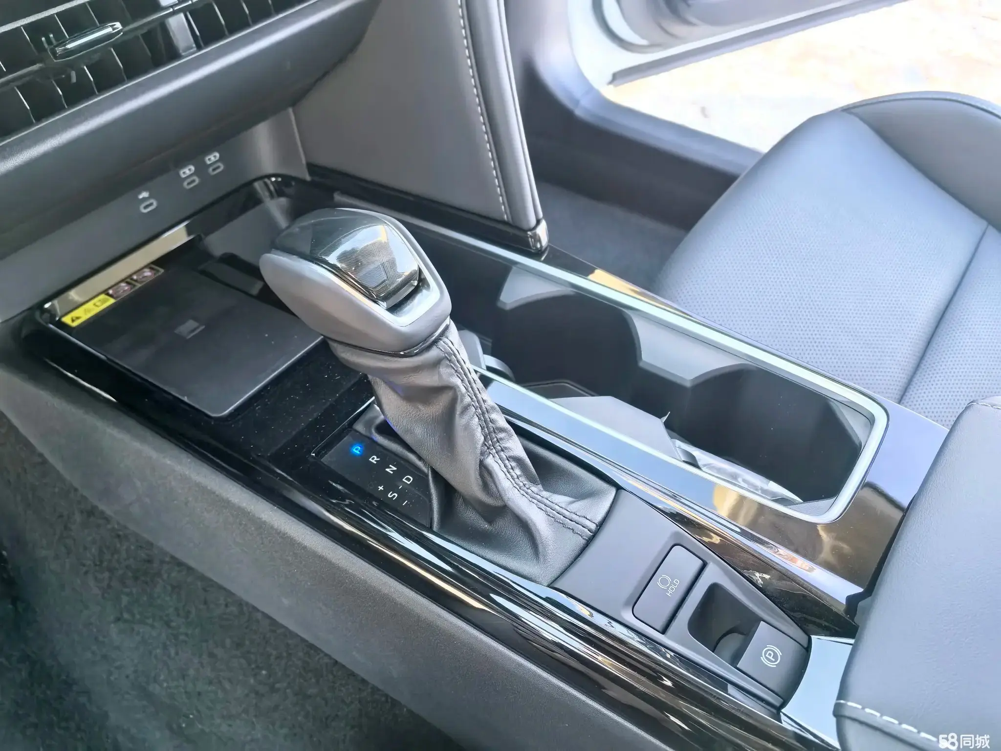 Toyota Camry 2025 immagine di auto #10