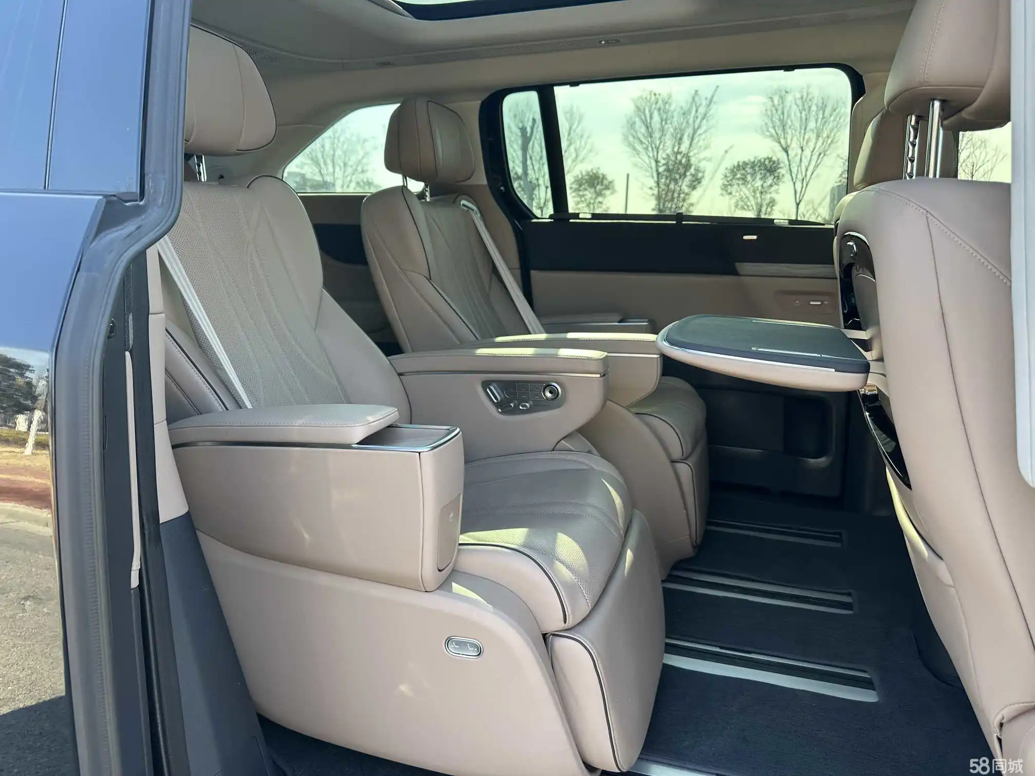 Xpeng X9 2025 car image #10