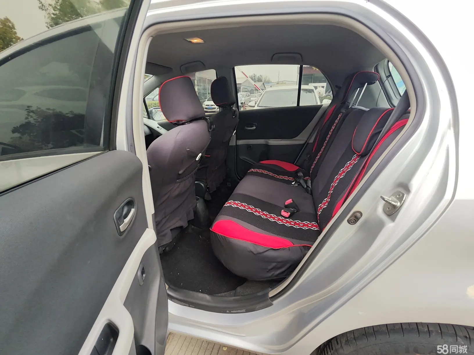 Toyota Yaris 2011 car image #10