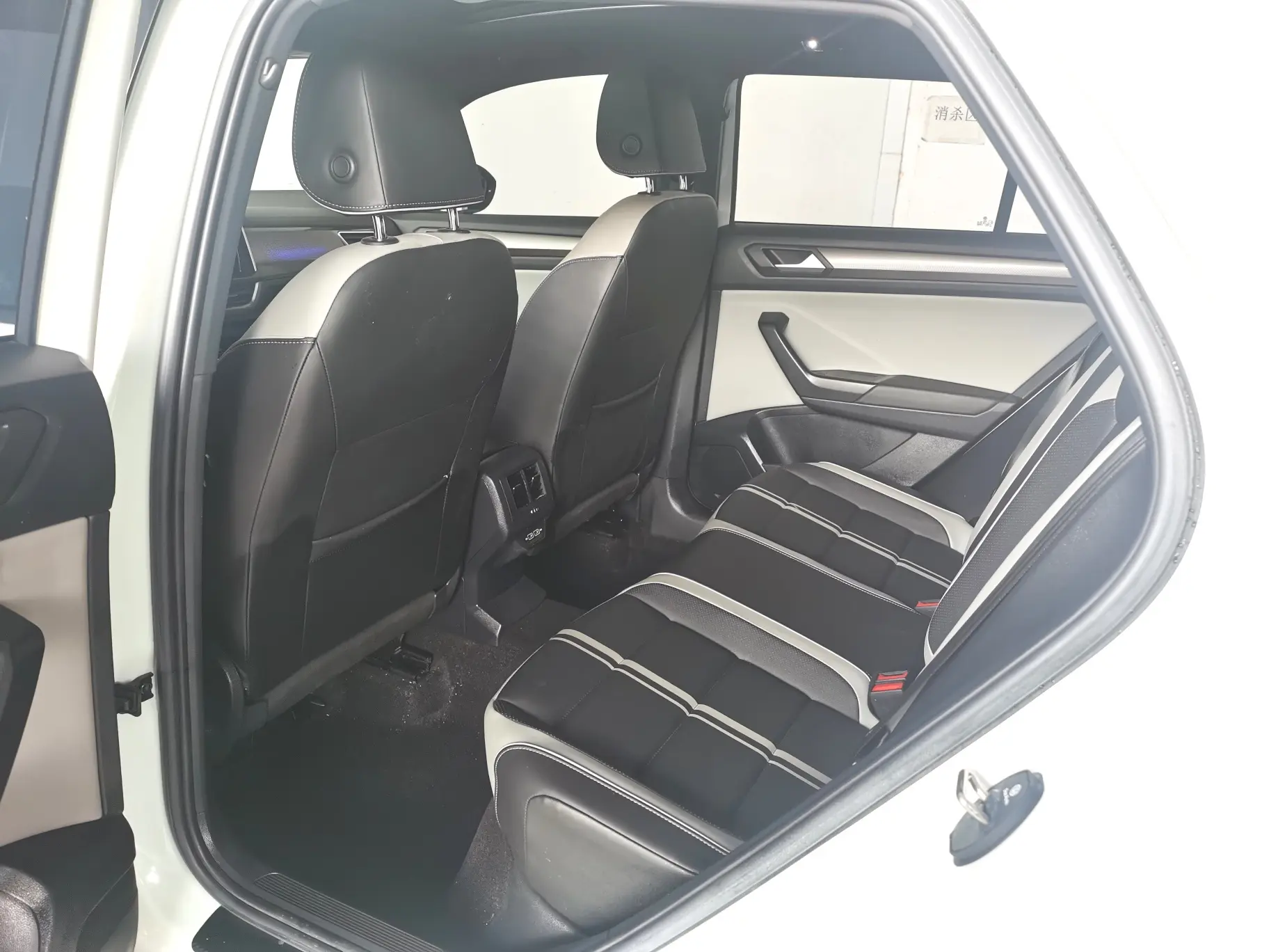 Volkswagen T-Roc 2023 #10 Volkswagen T-Roc 2023 car image #10