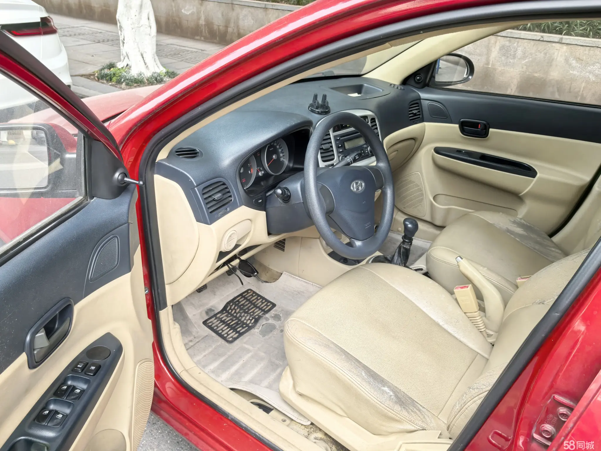 Hyundai Accent 2010 immagine di auto #10