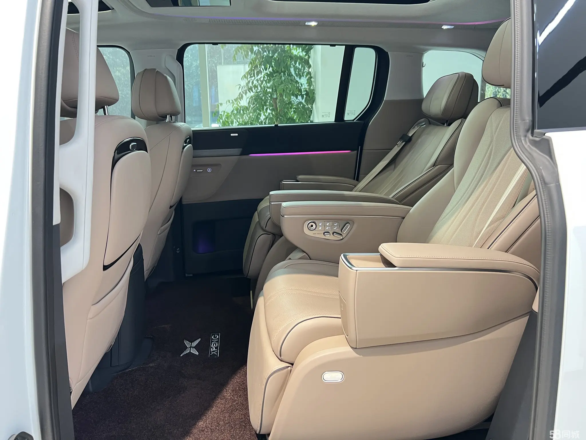 Xpeng X9 2025 car image #10