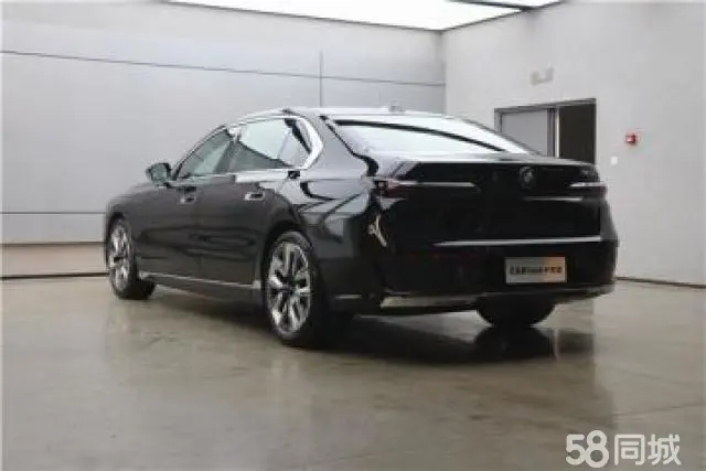 BMW 7 Series 2024 car image #10