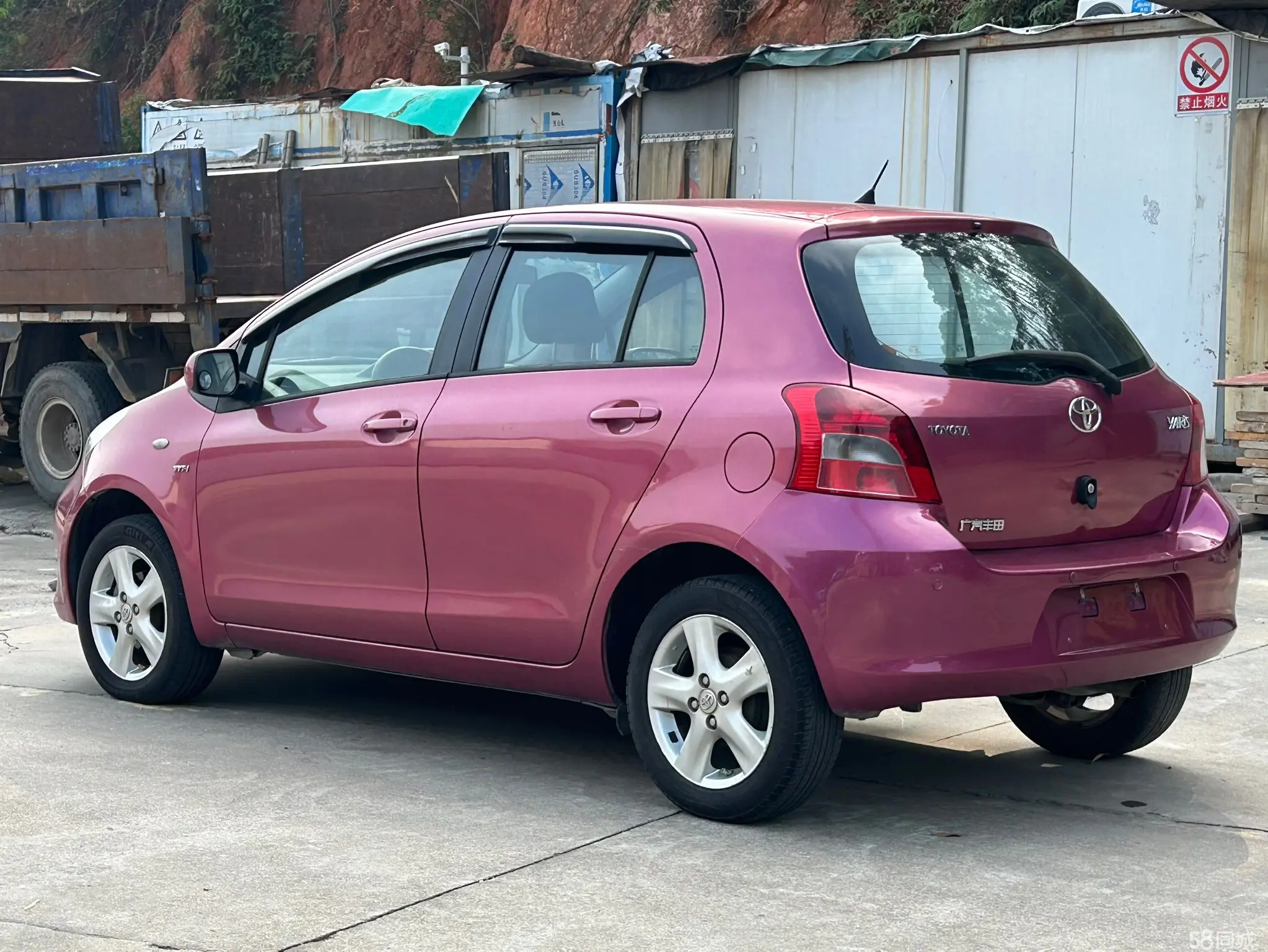 Toyota Yaris 2012 изображение автомобиля #10