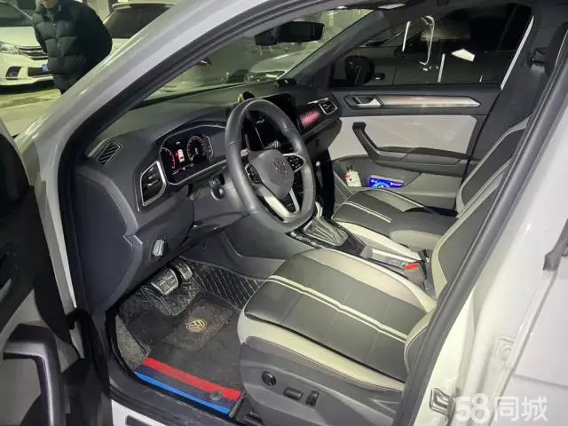 Volkswagen T-Roc 2024 immagine di auto #10