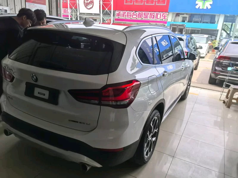 BMW X1 M35Li 2022 #10 BMW X1 M35Li 2022 car image #10