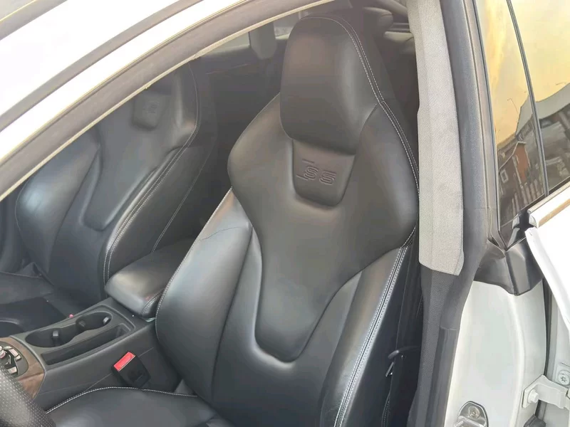 Audi S5 2012 car image #10