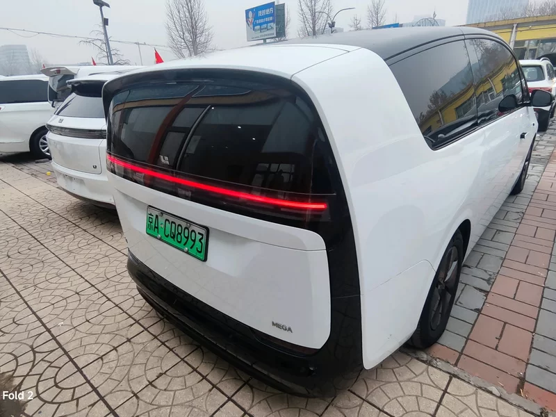 理想汽车 理想MEGA 2024 汽车图片 #10