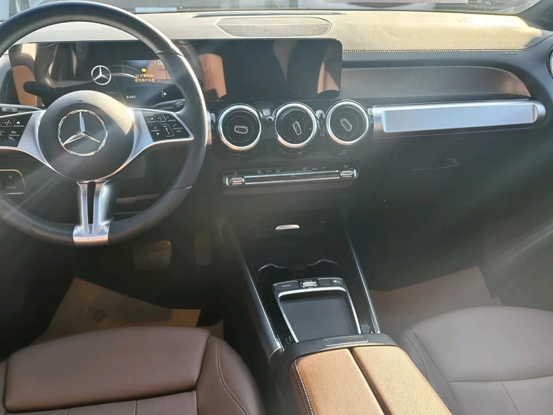 Mercedes-Benz GLB Class 2024 car image #10