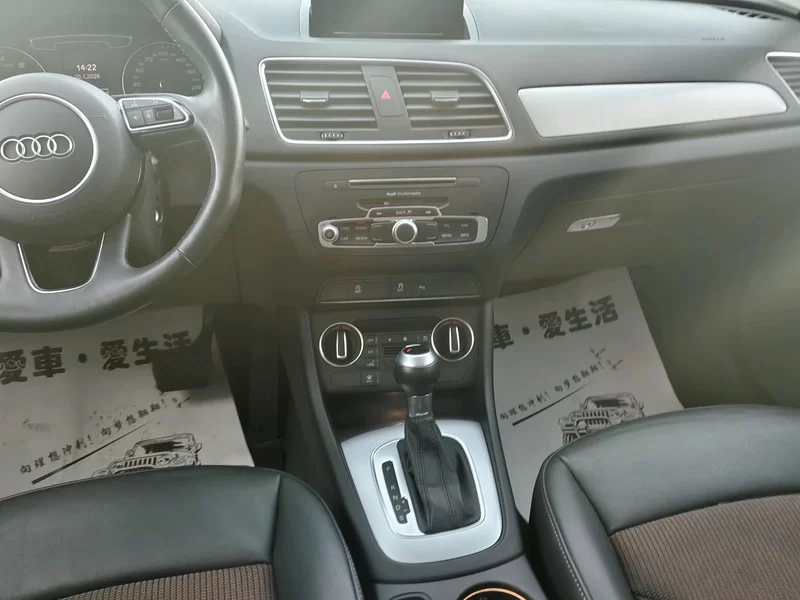 Audi Q3 2018 car image #10