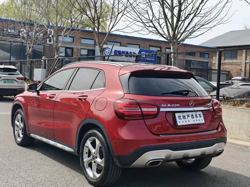 Mercedes-Benz GLA Class 2017 car image #10