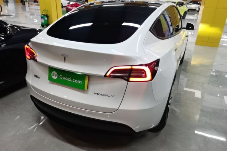 Tesla Model Y 2024 صورة سيارة #5