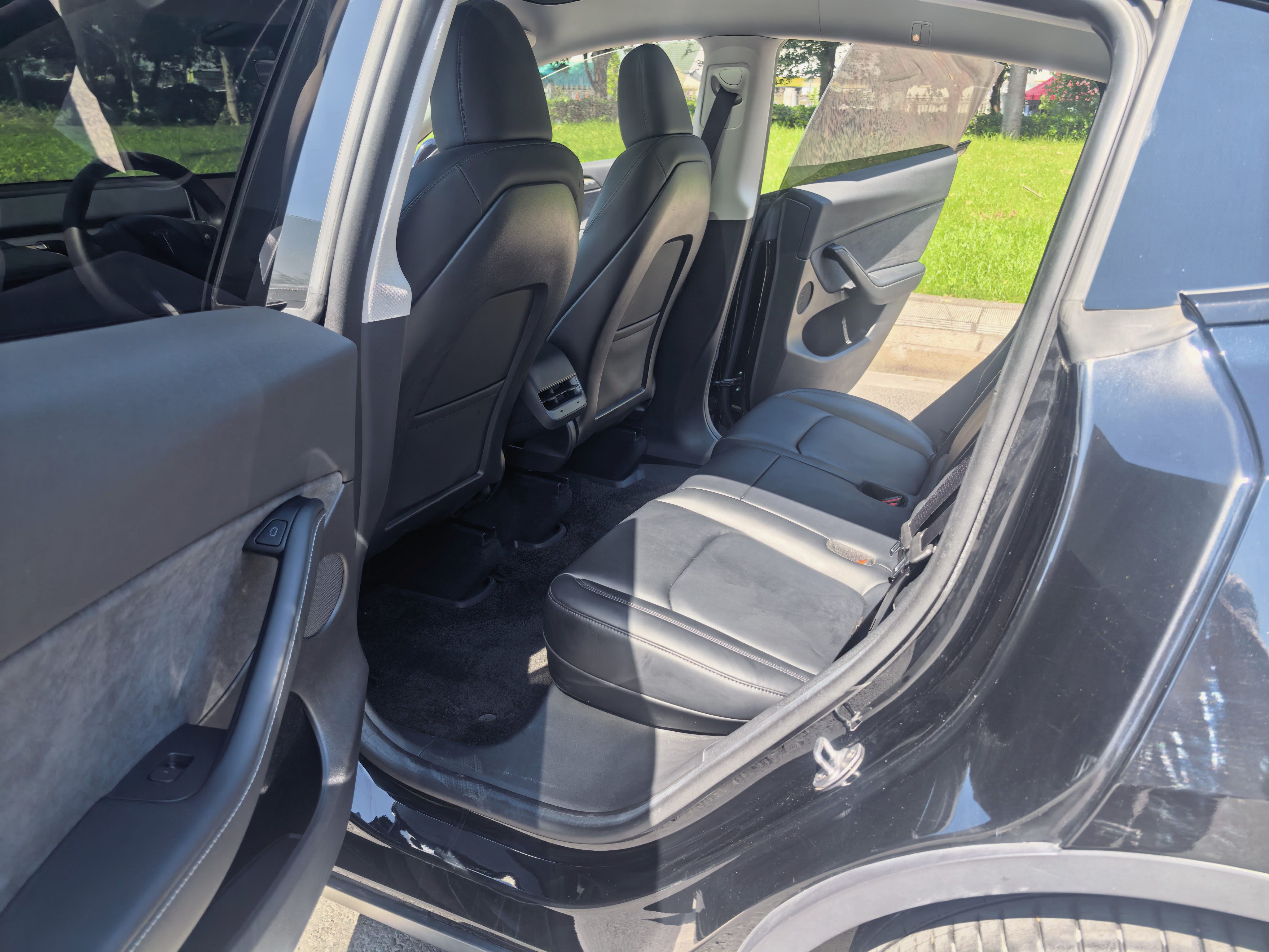 Tesla Model Y 2023 #6 Tesla Model Y 2023 car image #6