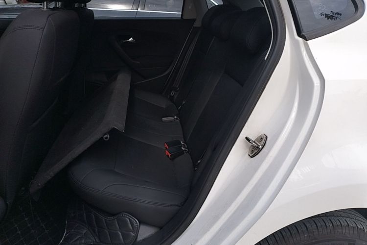 Volkswagen Polo 2017 car image #17