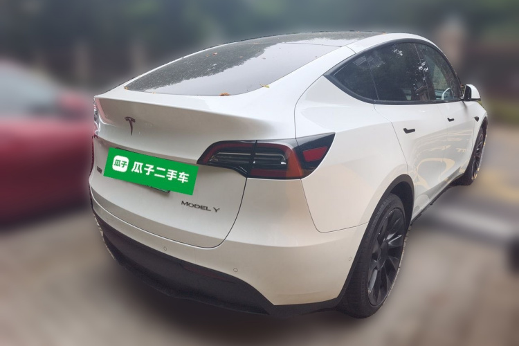 Tesla Model Y 2023 #5 Tesla Model Y 2023 car image #5
