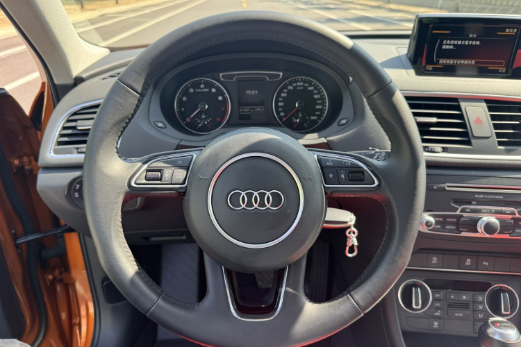 Audi Q3 2017 car image #23