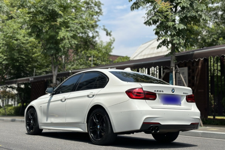BMW 3 Series 2018 #6 BMW 3 Series 2018 car image #6