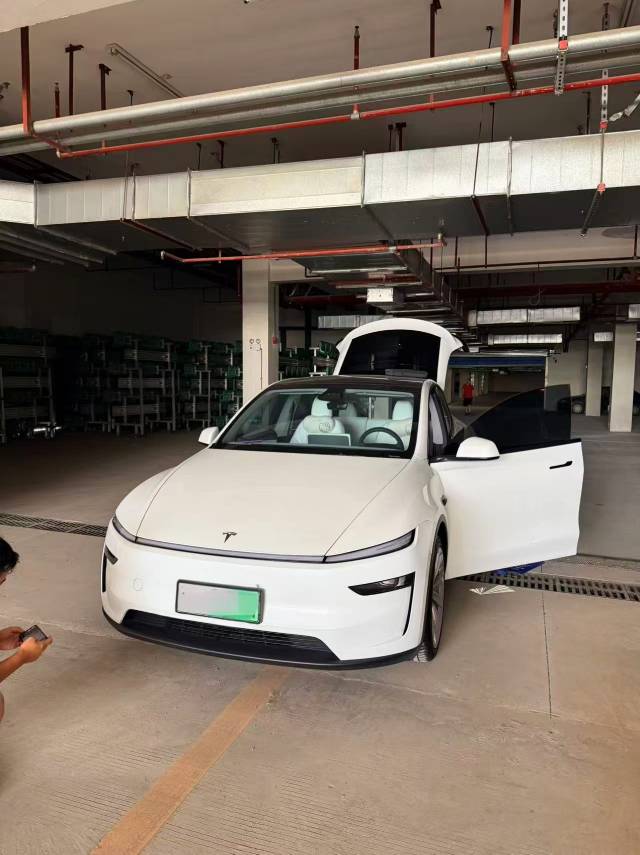 Tesla Model Y 2025 car image #4