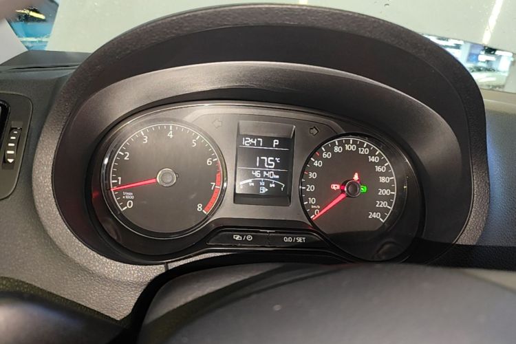 Volkswagen Polo 2017 car image #12