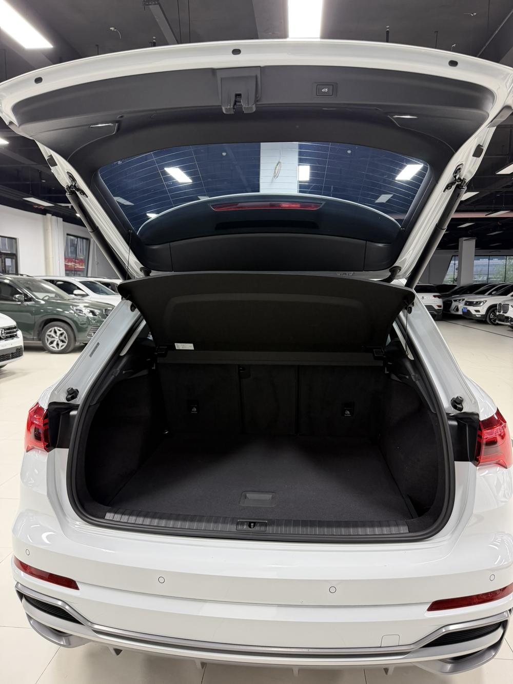 Audi Q3 2022 car image #26
