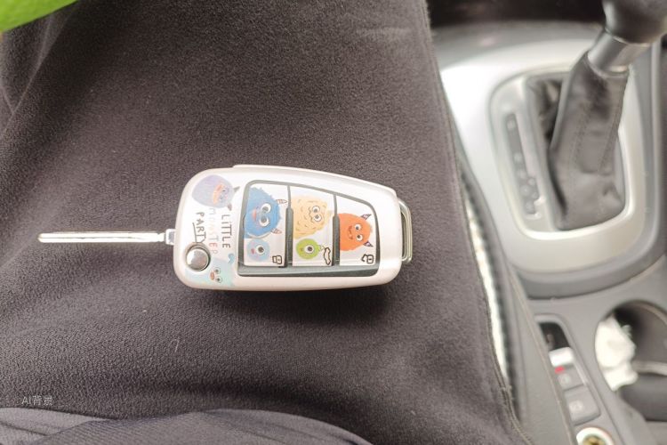 Audi Q3 2017 car image #10