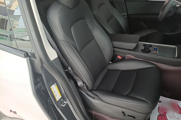 Tesla Model Y 2021 car image #24