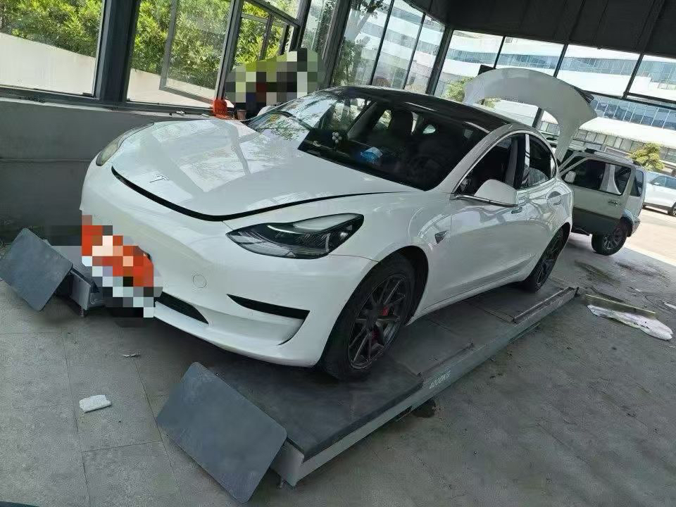 Tesla Model 3 2020 car image 