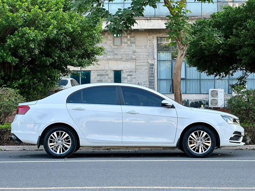 GEELY Emgrand 2019 car image #2