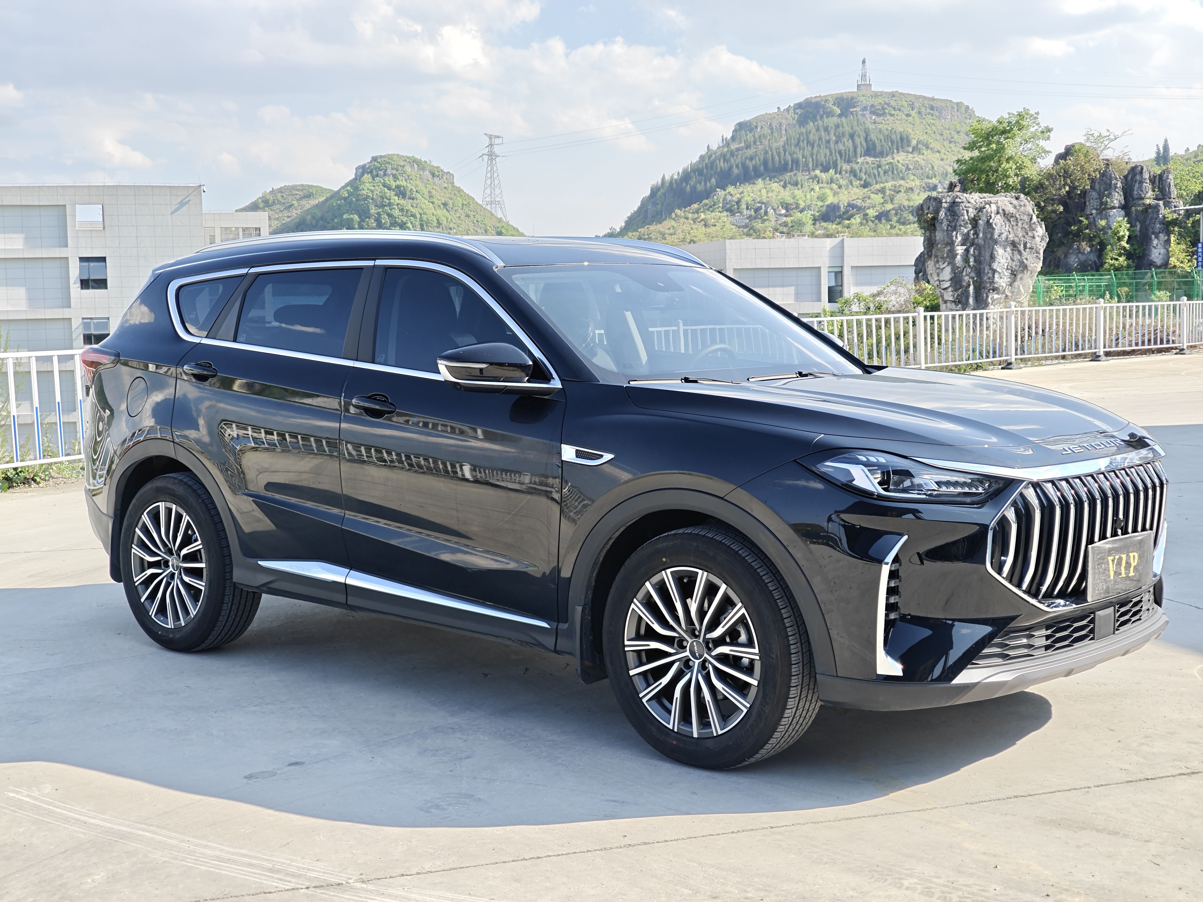 Jetour X70 PLUS 2024 car image #2
