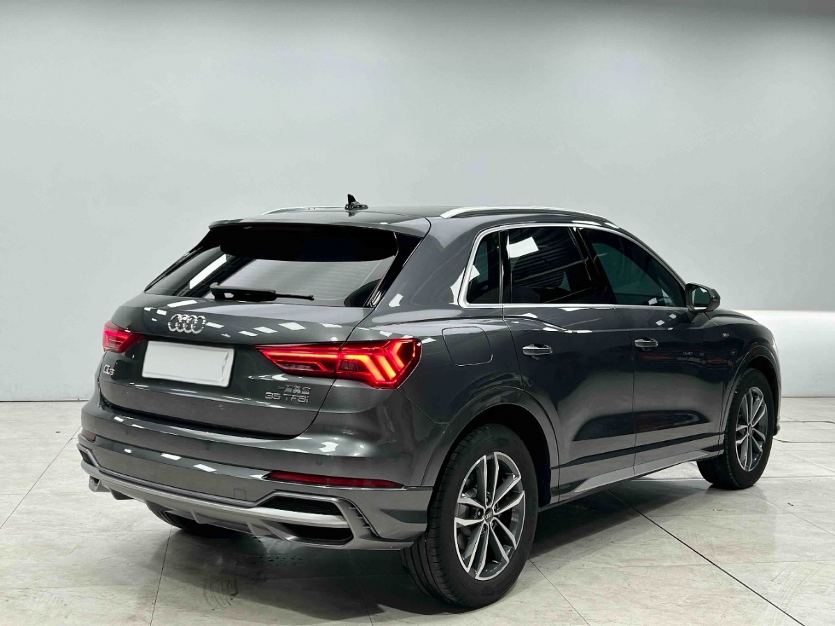 Audi Q3 2022 car image #5