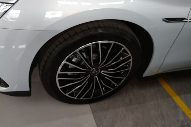 BYD Han 2024 car image #9