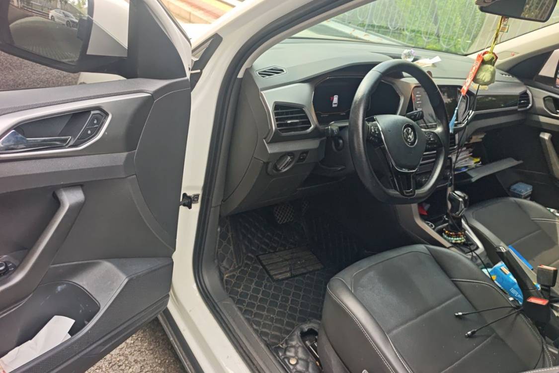 Volkswagen T-Cross 2019 car image #23