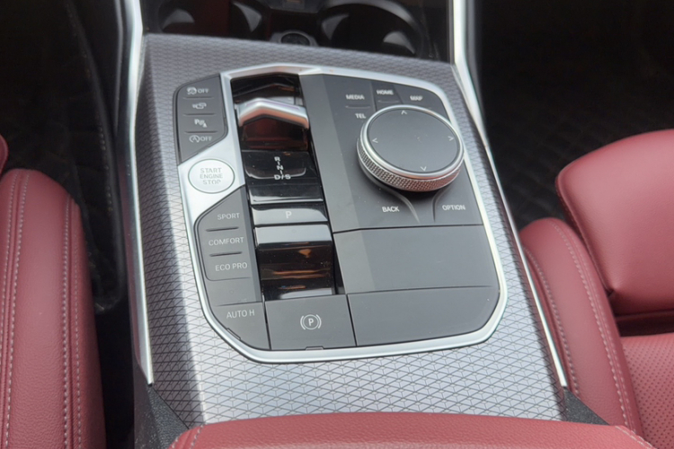 BMW 3 Series 2024 car image #17